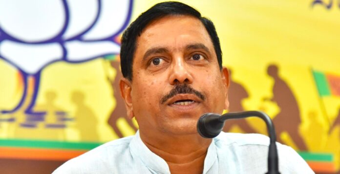 ভারতের নতুন শিক্ষামন্ত্রী হিসেবে দায়িত্ব নিচ্ছেন প্রলহাদ জোশী